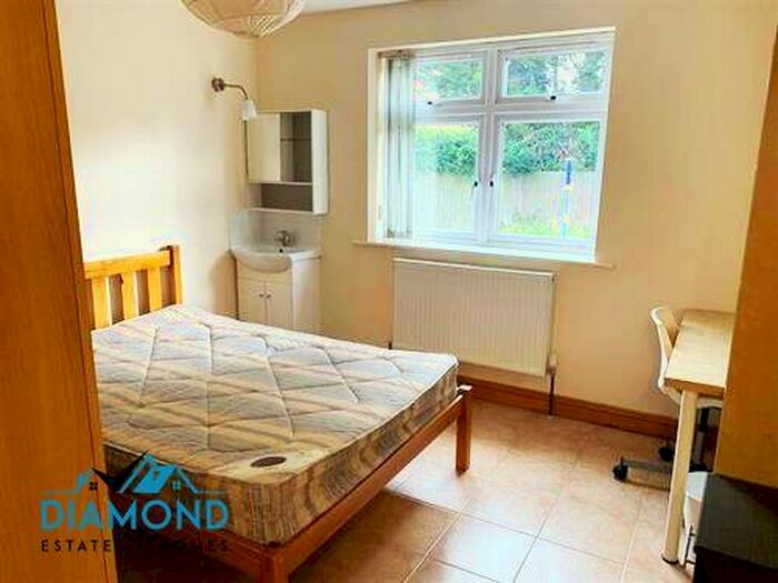 3 Bedroom Semi-Detached House To Rent In Valentia Road, Headington, Oxford, OX3