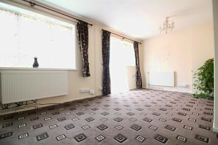 2 Bedroom End Of Terrace House To Rent In Wellington Road North, Hounslow, TW4