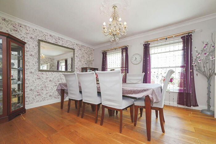 4 Bedroom Detached House For Sale In Malmesbury Road, Chippenham, SN15