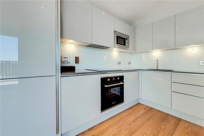 1 Bedroom Flat To Rent In Greyhound Parade, Wimbledon Grounds, London, SW17