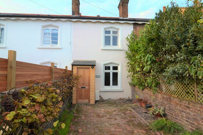 2 Bedroom Detached House To Rent In Rutland Road, Twickenham, Middlesex, UK TW2
