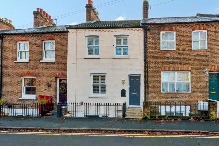 3 Bedroom Terraced House To Rent In Dagmar Road, Windsor, SL4
