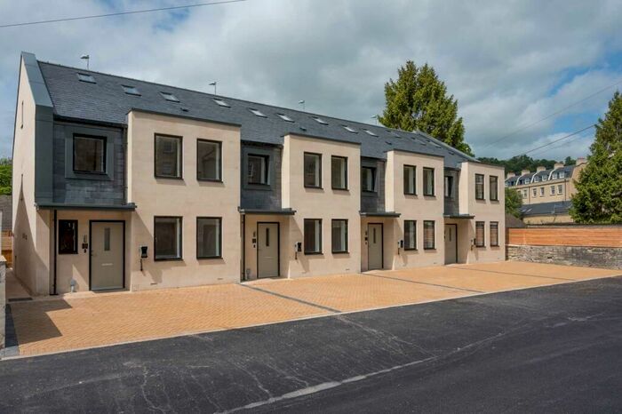 4 Bedroom House To Rent In Henrietta Gardens, BA2