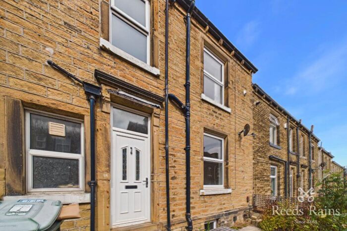 1 Bedroom Terraced House To Rent In Wellington Street, Huddersfield, West Yorkshire, HD3