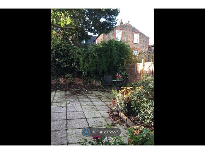 2 Bedroom Flat To Rent In Louisville Road, London, SW17