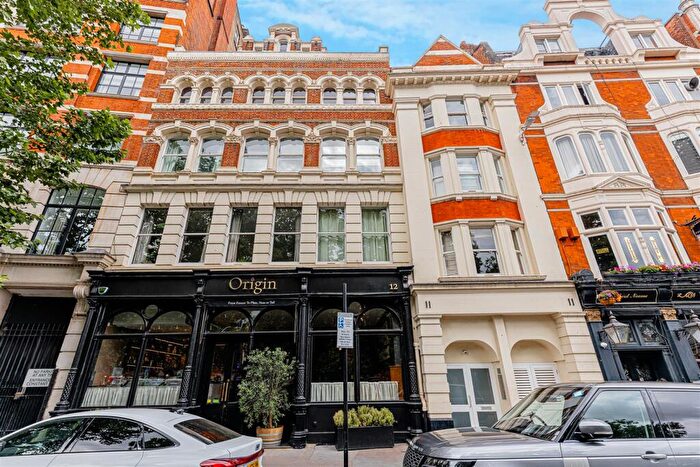 1 Bedroom Apartment For Sale In West Smithfield, Farringdon, EC1A