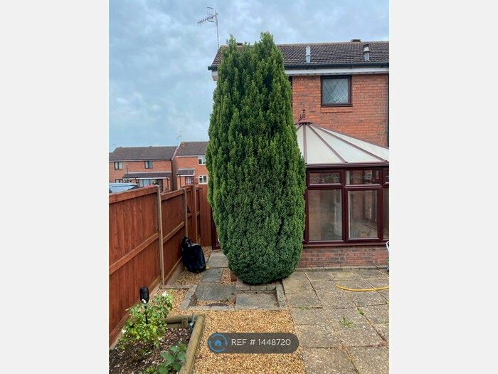 2 Bedroom End Of Terrace House To Rent In Carew Close, Stratford-Upon-Avon, CV37