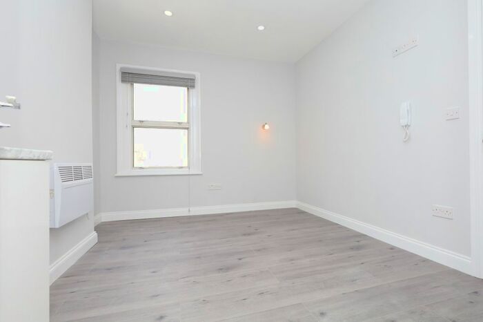 Studio To Rent In Honley Road, London, SE6