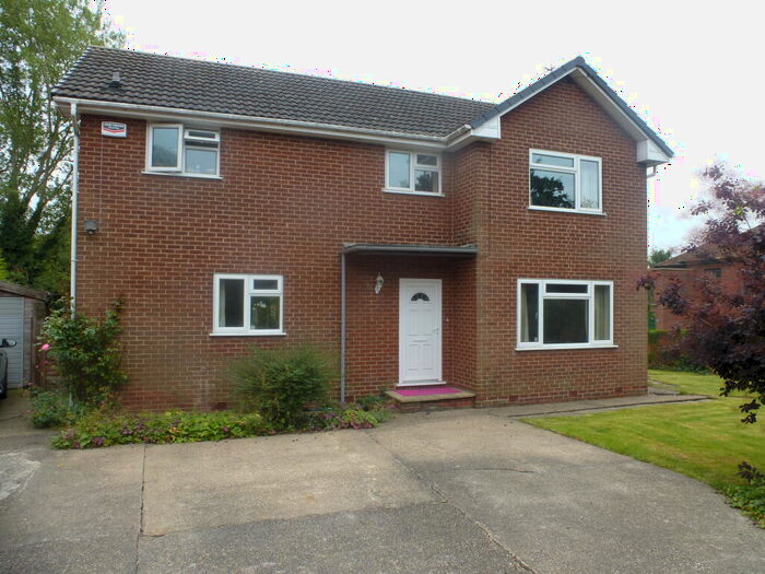 4 Bedroom House To Rent In Burton Road, Derby, DE23
