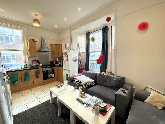 5 Bedroom Flat To Rent In Edinburgh Road, Portsmouth, PO1
