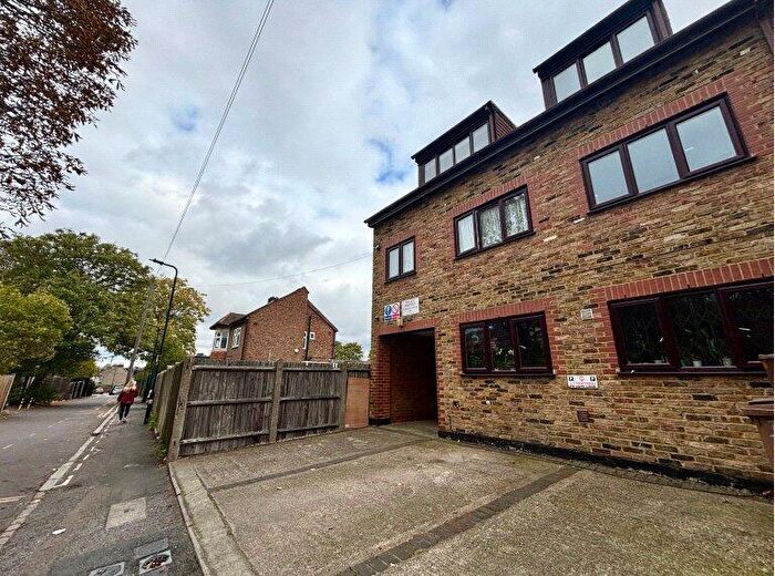 1 Bedroom Flat For Sale In Forest Road, London, E11