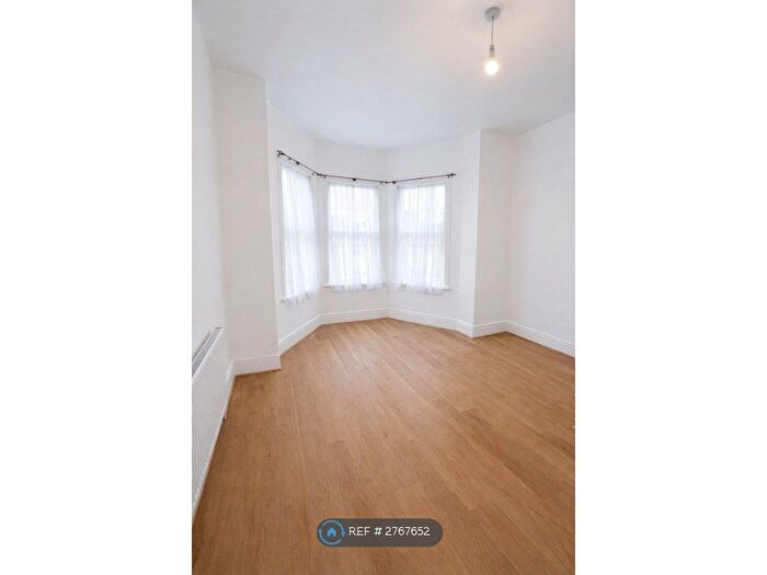 2 Bedroom Flat To Rent In Eastwood Road, Ilford, IG3