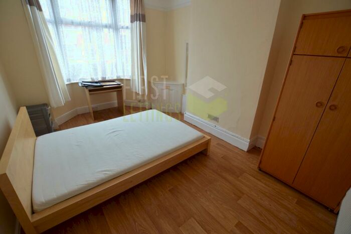 3 Bedroom Terraced House To Rent In Welford Road, Leicester, LE2