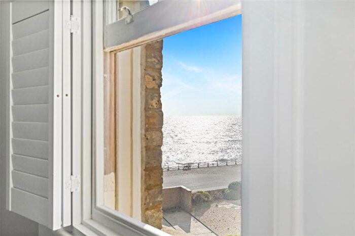 2 Bedroom Flat For Sale In Courtenay Gate, Courtenay Terrace, Hove, BN3