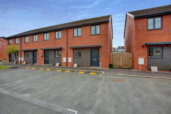 3 Bedroom End Of Terrace House For Sale In Whaites Drive, Ilminster, TA19