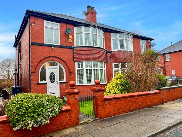3 Bedroom Semi Detached House For Sale In Seedfield Road, Walmersley, Bury, BL9