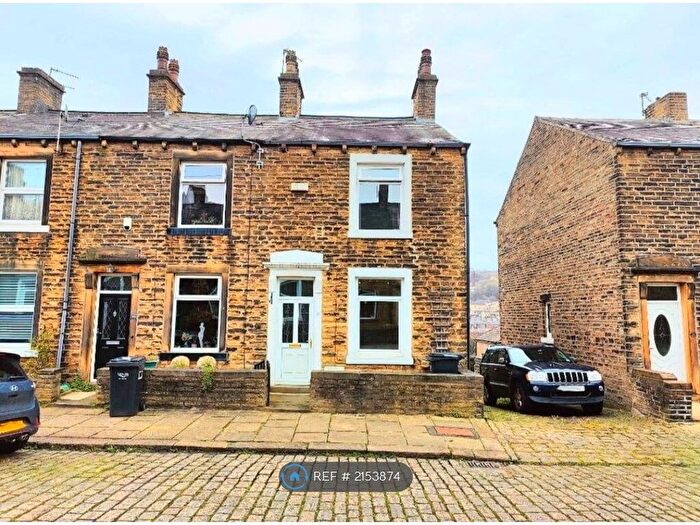 2 Bedroom End Of Terrace House To Rent In Kliffen Place, Halifax, HX3