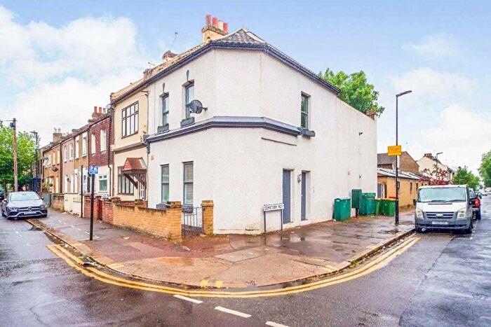 2 Bedroom Flat To Rent In Odessa Road, Forest Gate, London, E7