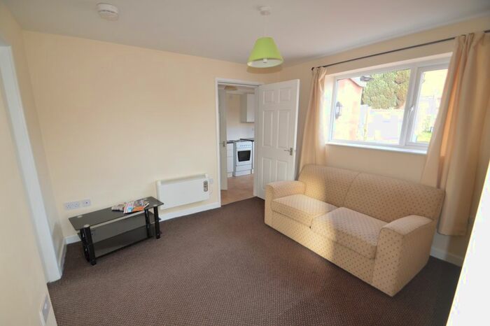 1 Bedroom Flat To Rent In Greenheath Road, Hednesford, WS12