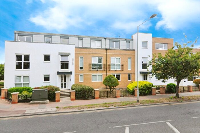 2 Bedroom Flat For Sale In Rayleigh Road, Leigh-on-Sea, Essex, SS9