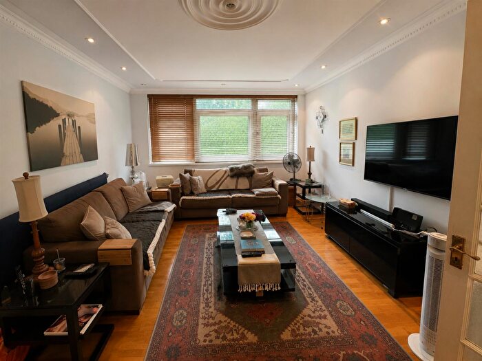 2 Bedroom Apartment To Rent In Nottingham Terrace, Maryleboe, London, NW1