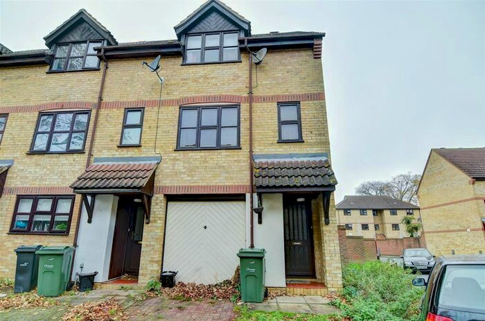 3 Bedroom End Of Terrace House To Rent In Adelina Mews, London, SW12