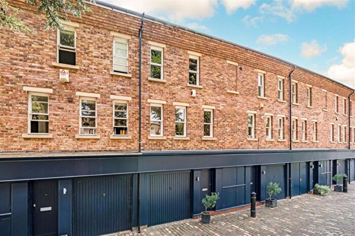 3 Bedroom House For Sale In St. Pauls Mews, Camden, NW1