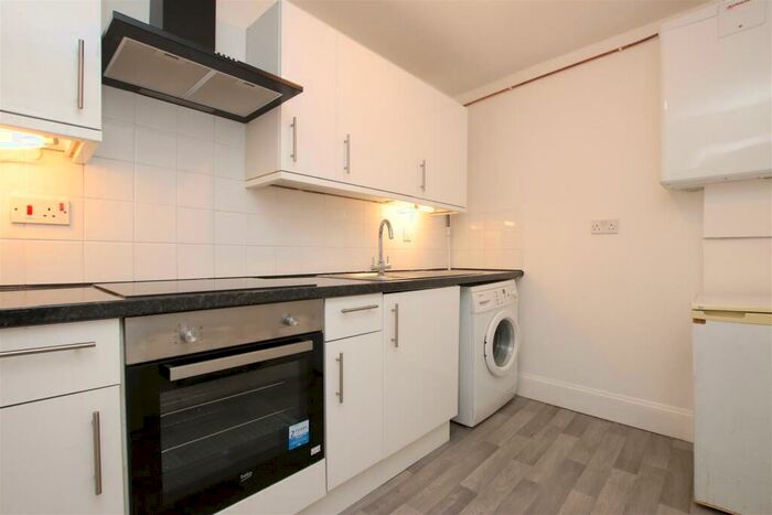Flat To Rent In Grosvenor Place, Bath, BA1