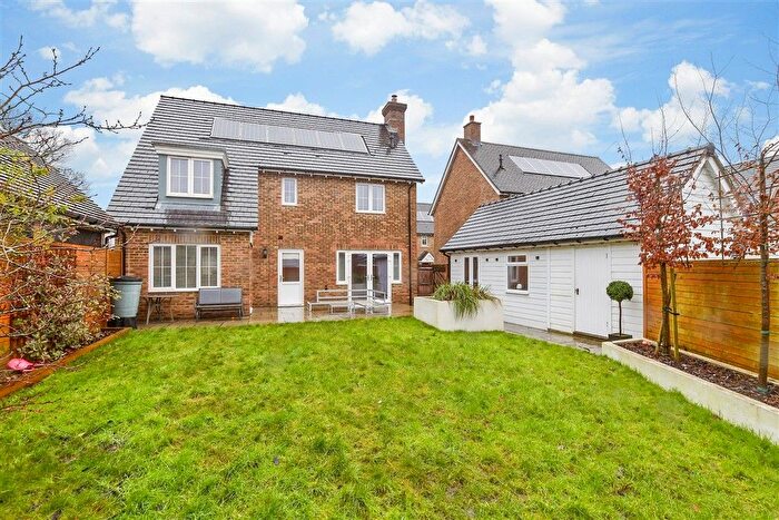 4 Bedroom Detached House For Sale In Butler Close, Harrietsham, Maidstone, Kent, ME17