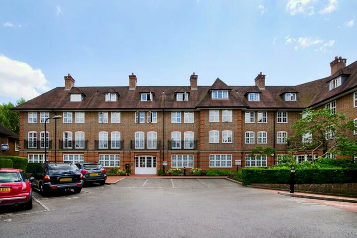 2 Bedroom Flat To Rent In Corringway, Hampstead Garden Suburb, NW11