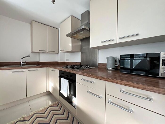 2 Bedroom Flat For Sale In Croydon Road, Caterham, CR3