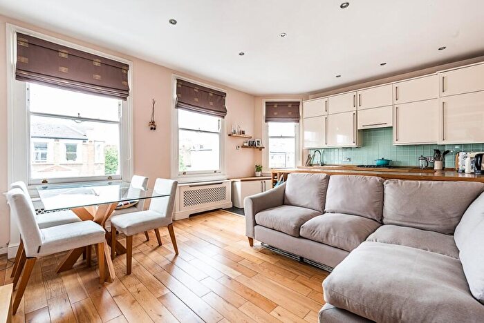 2 Bedroom Flat To Rent In Northcote Road London, SW11