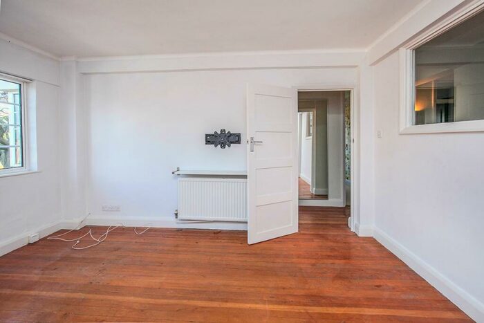 2 Bedroom Apartment To Rent In Forest Hill Road, London, SE22
