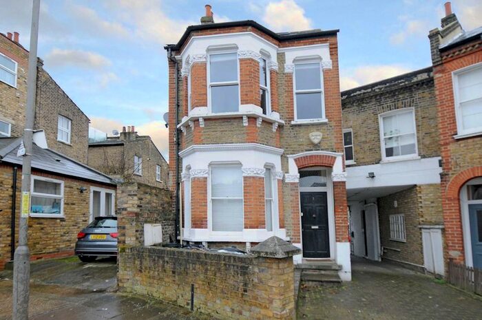 4 Bedroom Flat To Rent In Dingwall Road, London, SW18