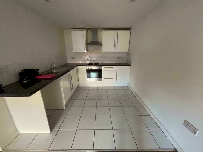 2 Bedroom Flat To Rent In Park Street, Oldham, Greater Manchester, OL2