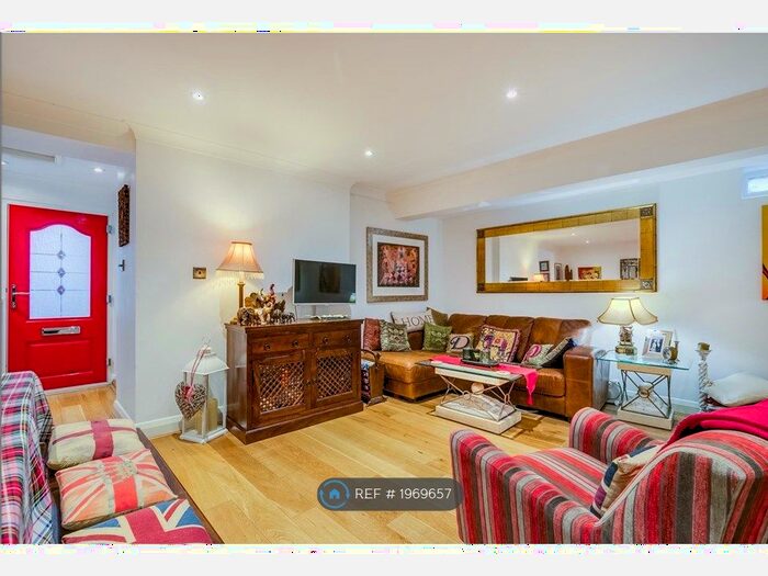 2 Bedroom Flat To Rent In Ground Floor, London, W14