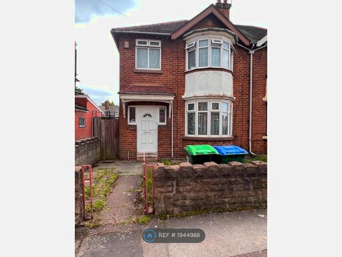 3 Bedroom Semi-Detached House To Rent In Oak Lane, West Bromwich, B70