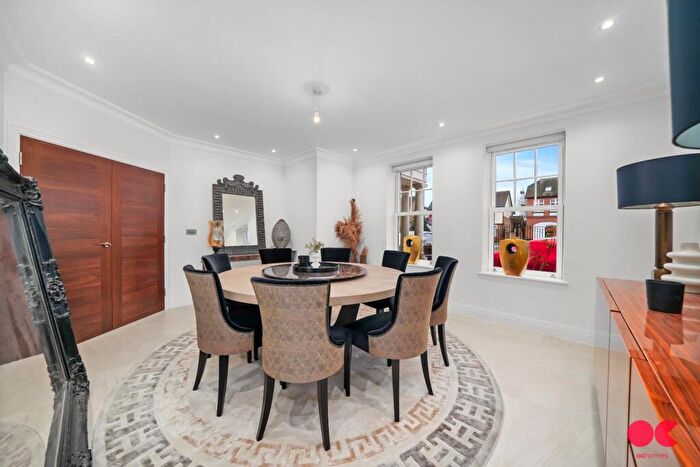 6 Bedroom Detached House For Sale In Parkstone Avenue, Emerson Park, Hornchurch, RM11