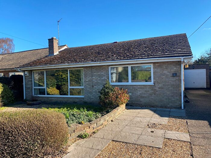 3 Bedroom Bungalow To Rent In Rampton Road, Cambridge, CB24