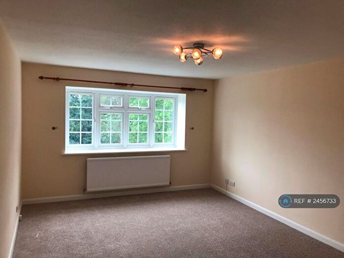 2 Bedroom Flat To Rent In Alexandra Road, Farnborough, GU14