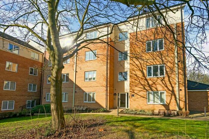 2 Bedroom Apartment To Rent In Holly Way, Leeds, LS14