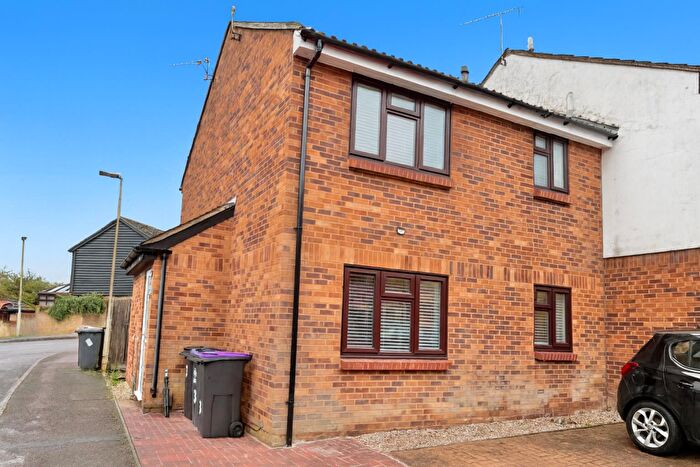 1 Bedroom End Of Terrace House To Rent In Page Hill - Bed Masionette, SG12