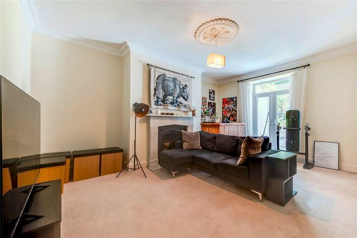 2 Bedroom Flat To Rent In Onslow Road, Richmond, TW10