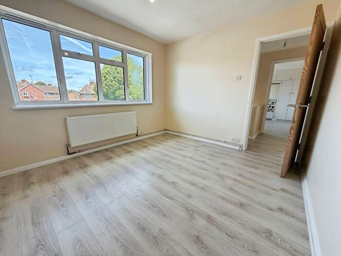 3 Bedroom Maisonette To Rent In Turpington Lane, Bromley, BR2