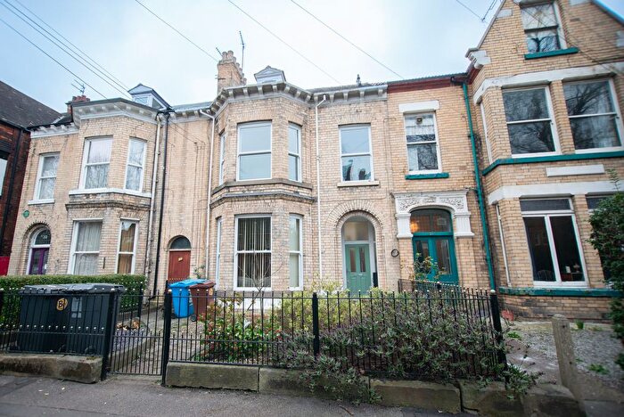 3 Bedroom Flat To Rent In Westbourne Avenue, Princes Avenue, Hull, HU5