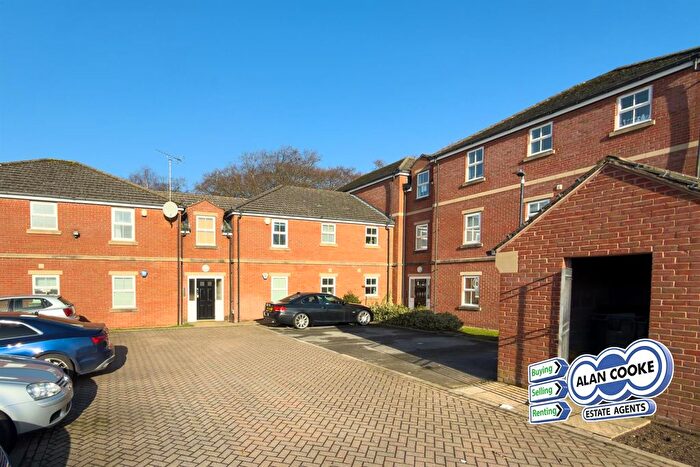 2 Bedroom Flat For Sale In Caraway Court, Meanwood, Leeds, LS6