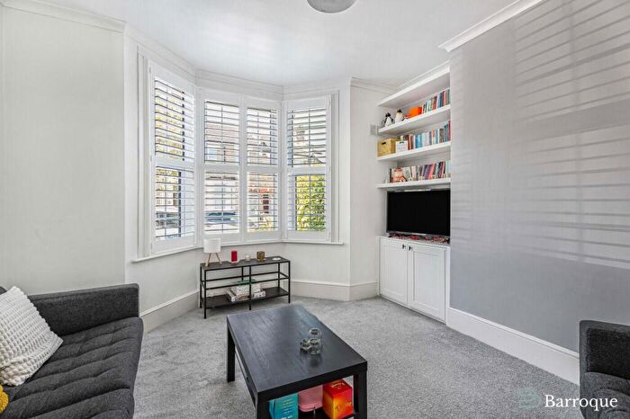 2 Bedroom Flat For Sale In Glenthorne Road, New Southgate, N11