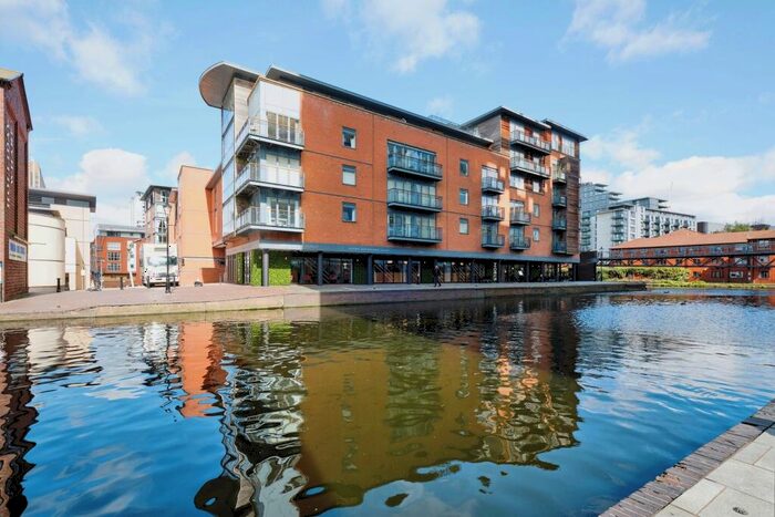 2 Bedroom Apartment To Rent In Canal Wharf, Waterfront Walk, B1