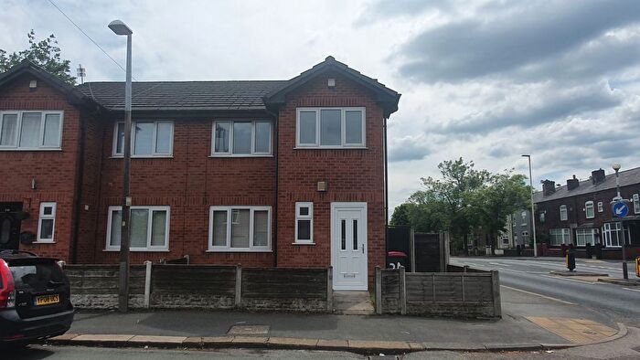 3 Bedroom Town House To Rent In Thorpe Street, Manchester, M28
