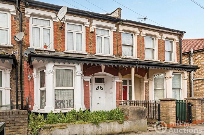 2 Bedroom Apartment For Sale In Little Ilford Lane, London, E12